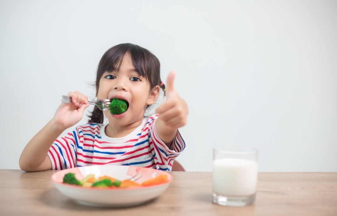 how-to-make-your-child-eat-on-her-own